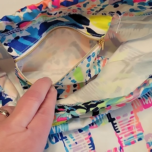Lilly Pulitzer drawstring bag...great for beach, workout or shopping. NWT - Picture 7 of 8